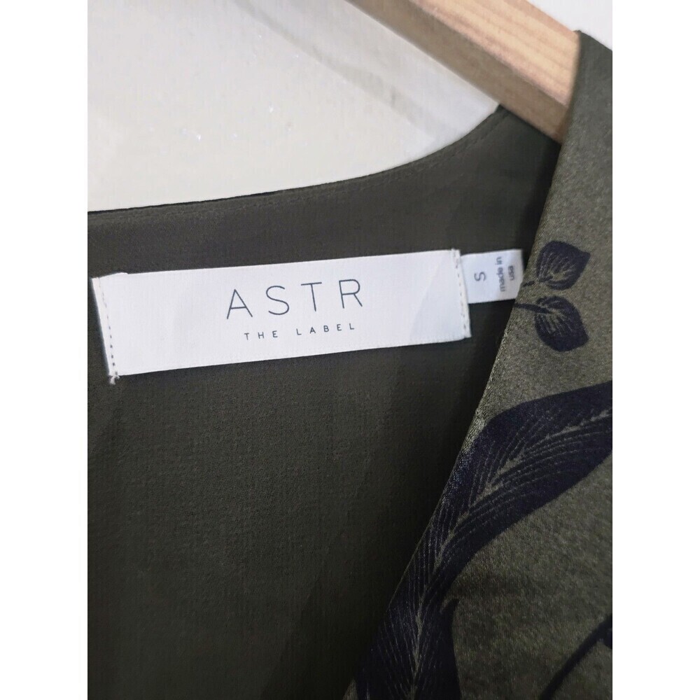 ASTR The Label Jocelyn Green Olive Floral Mini Dress Small Puff Sleeve V Neck - Picture 9 of 12